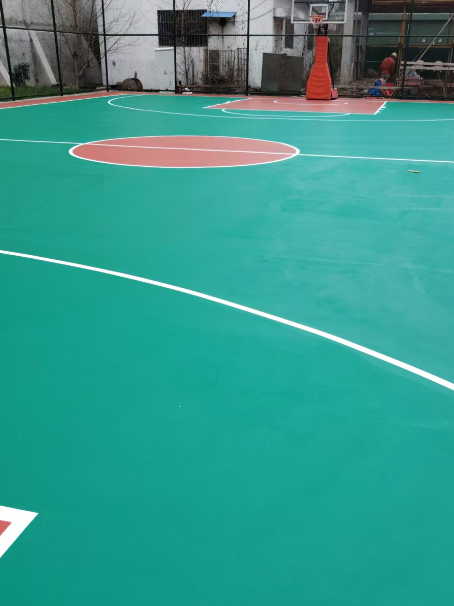 板芙镇 球场长期使用易出现地面开裂